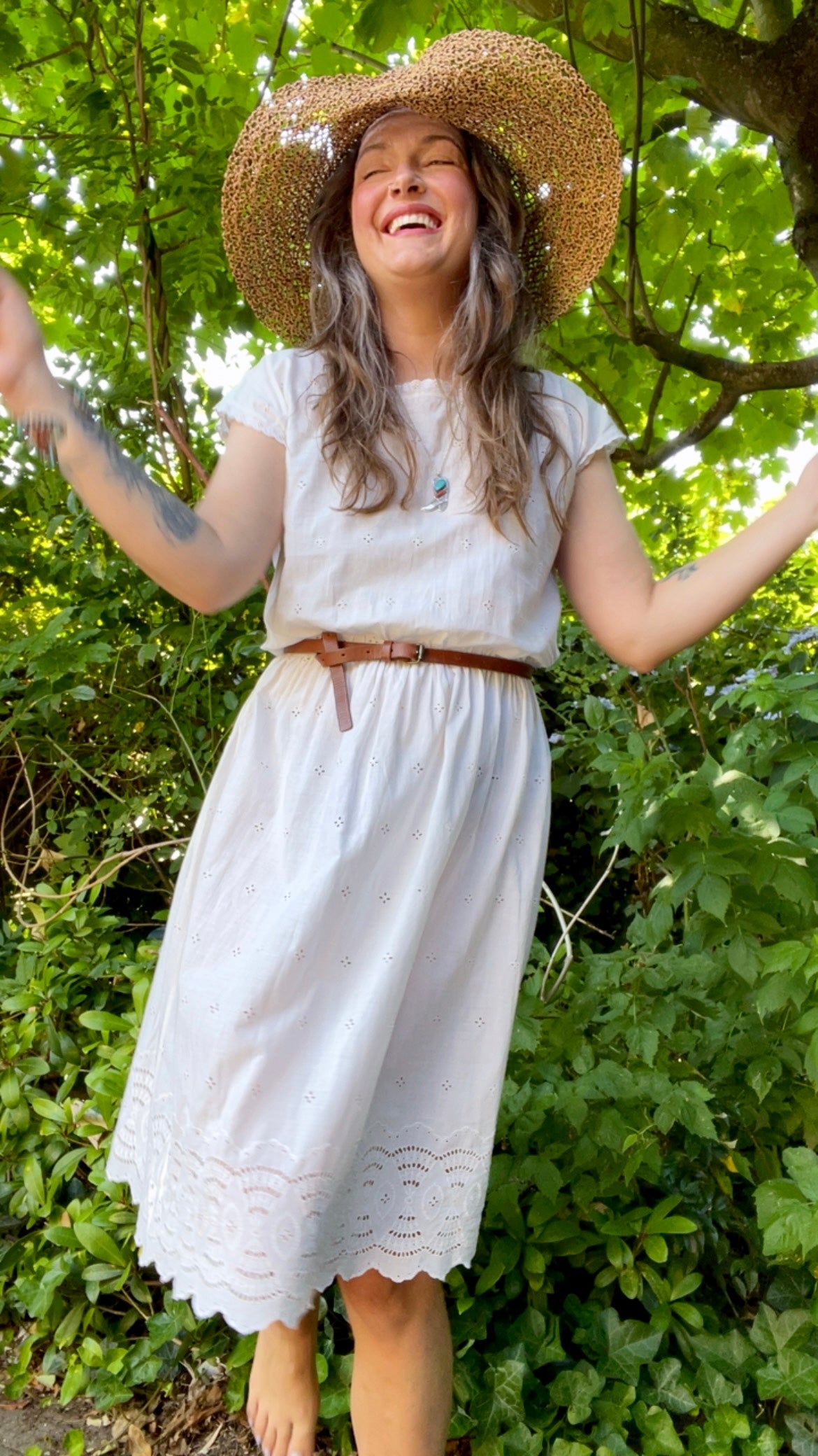 embroidered anglaise dress 70s Broderie – Indigo and Roses Skirt gathered under the Style:Elsa Dress pinkglitter Lay's® All Dressed Potato