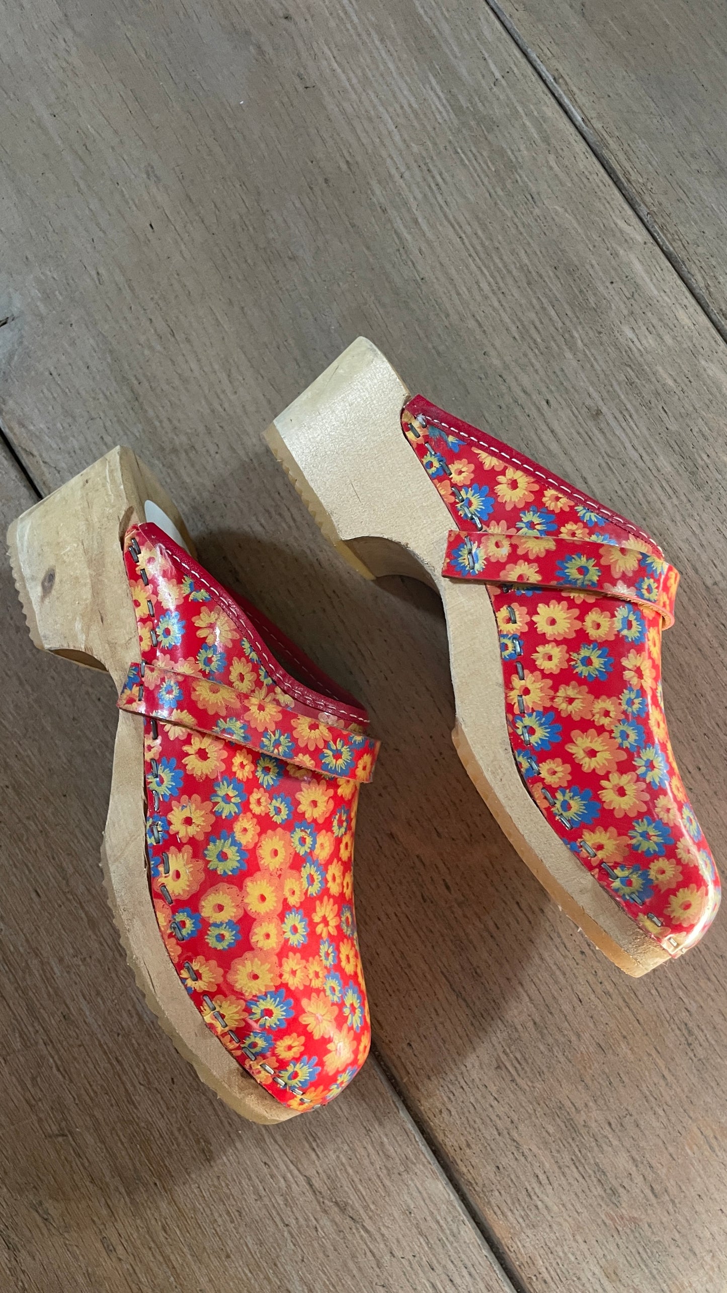 Moheda Floral Clogs