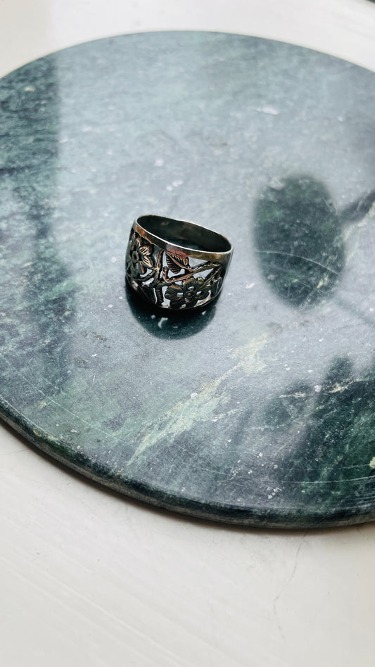 Everlasting flowers ring