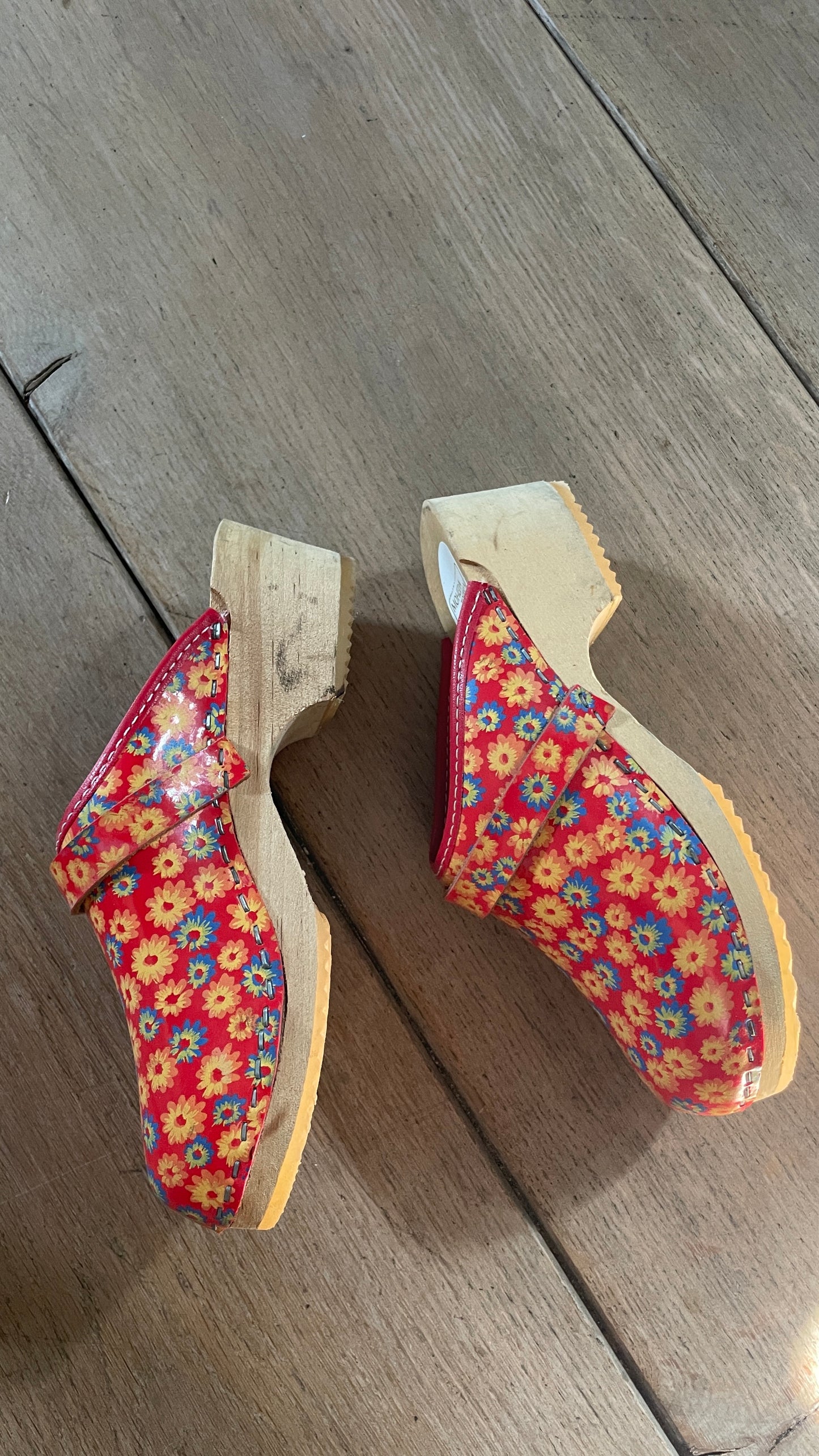 Moheda Floral Clogs