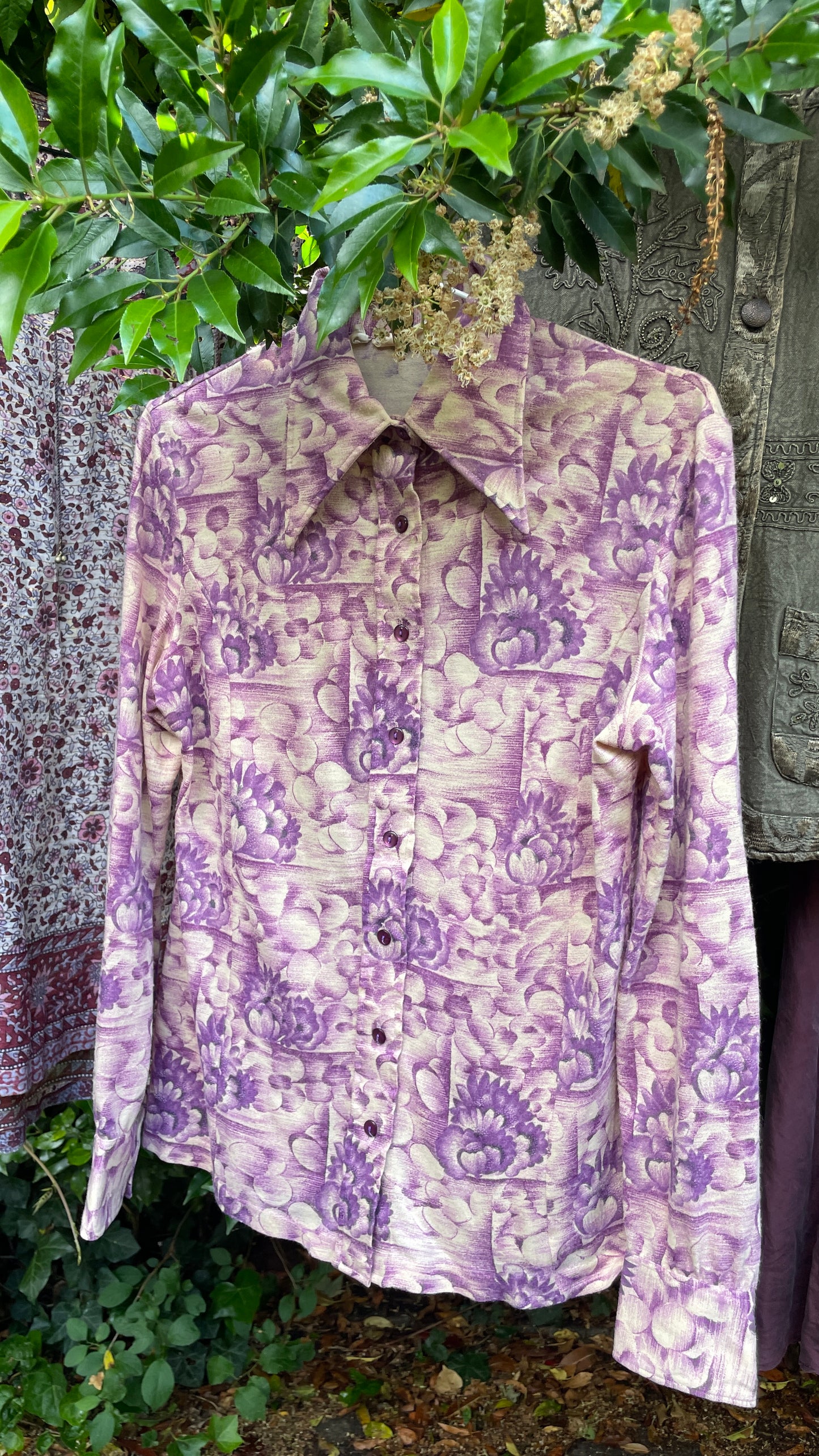 Dagger Collar Shirt