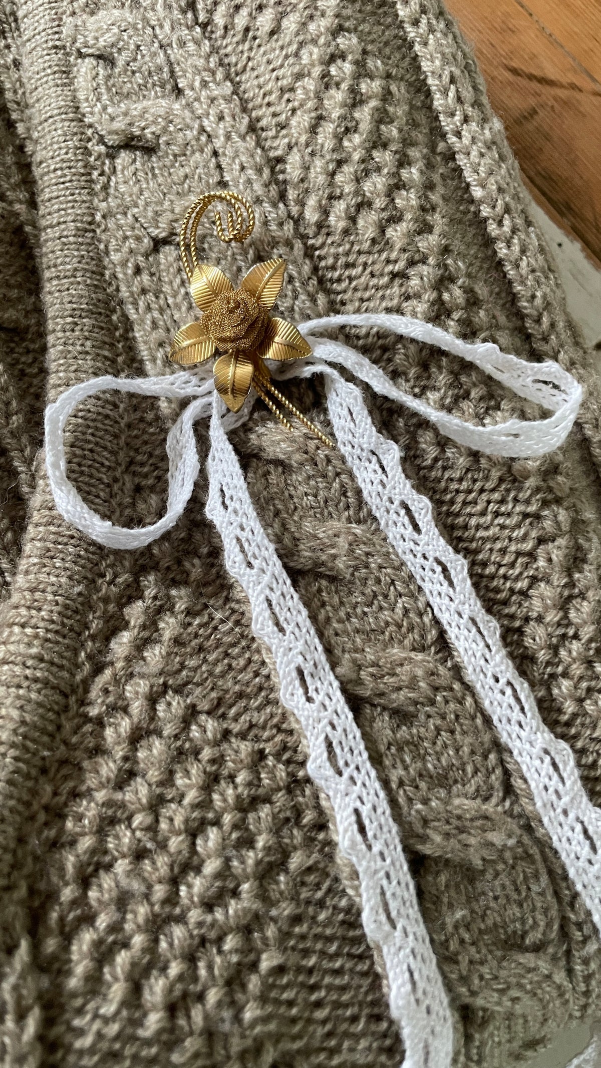 Pin & Lace