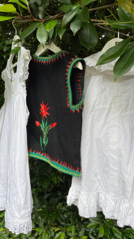 Broderie Apron