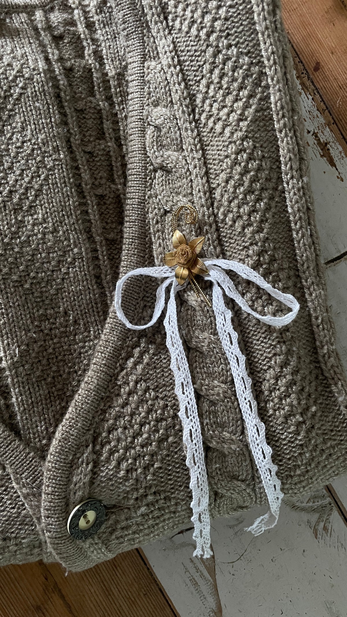 Pin & Lace