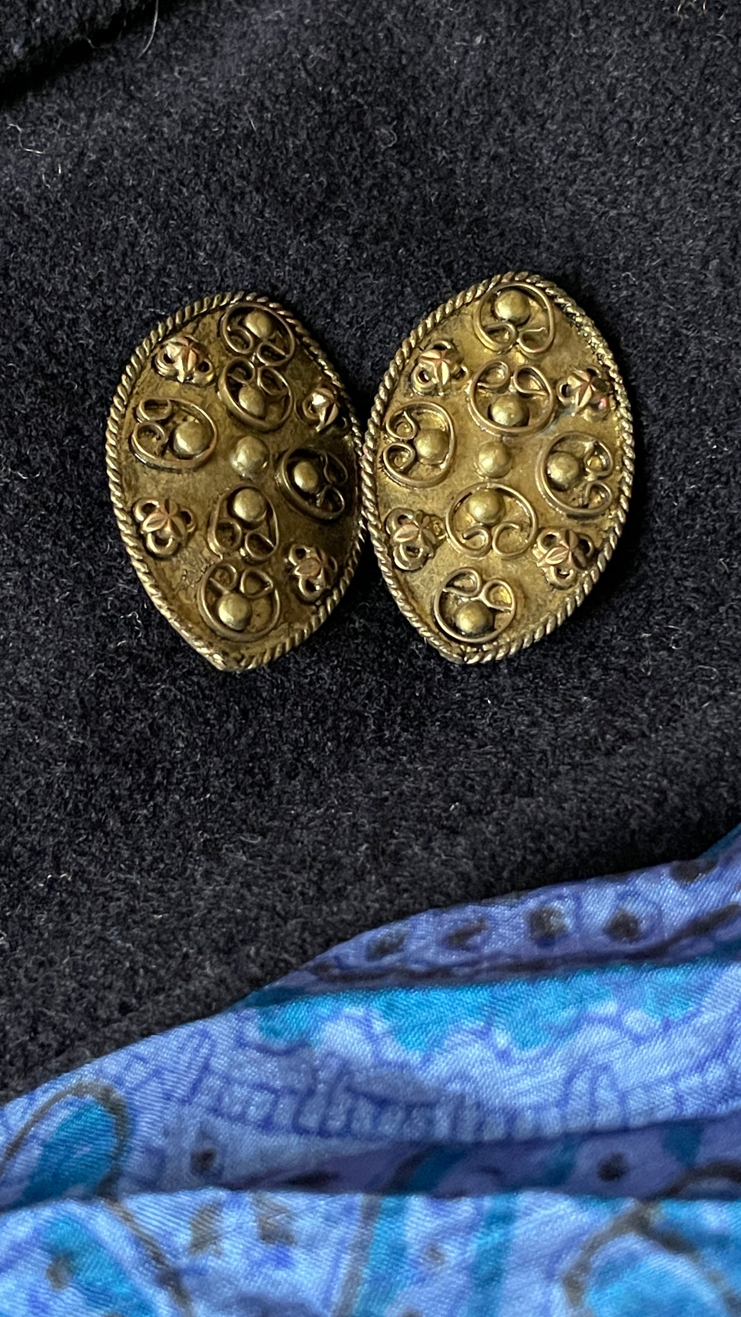 Ethnic clip earrings