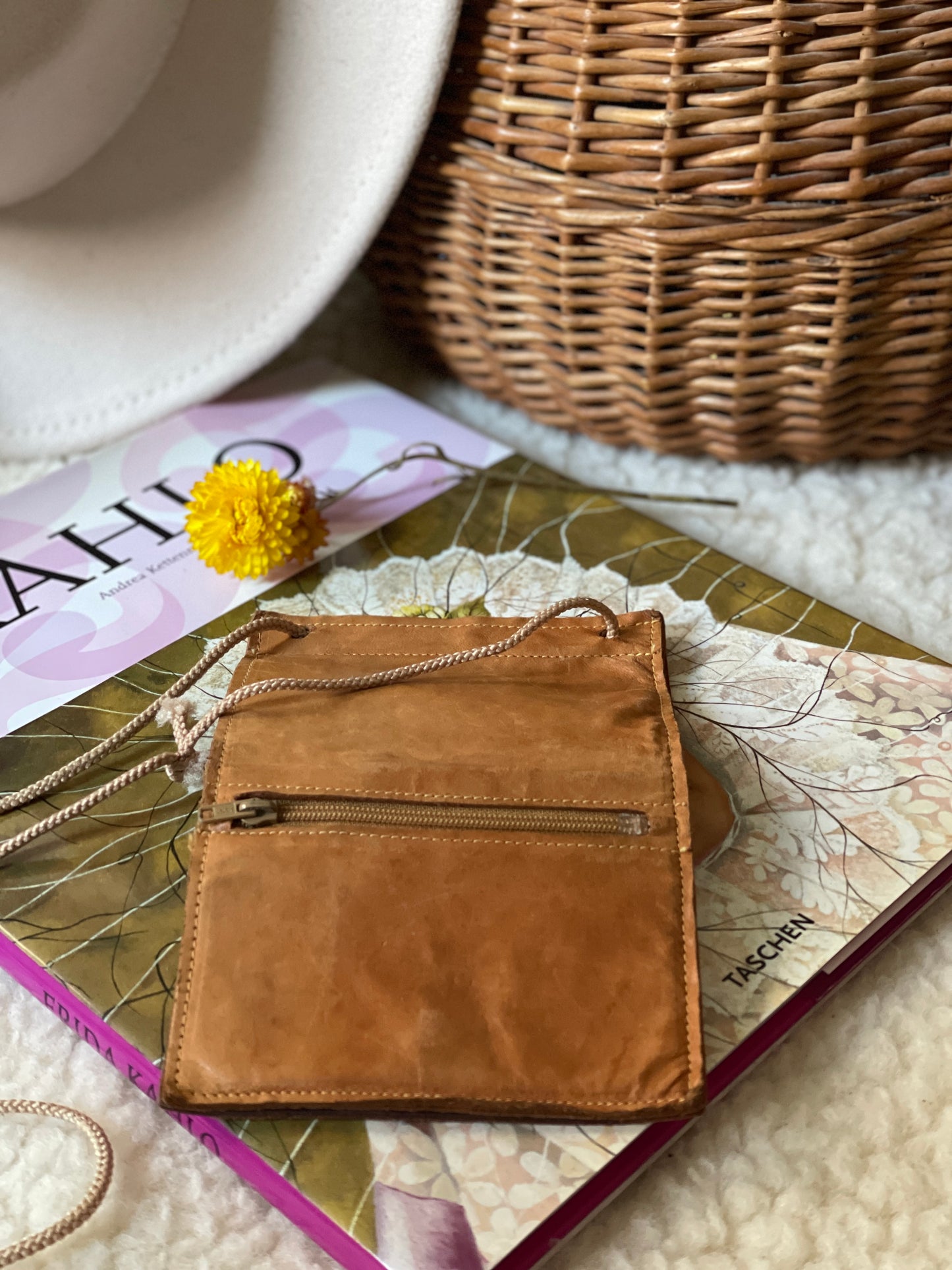Leather pouch wallet